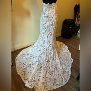 Wedding Dress size 14 White lace, nude slip underneath dress. Back zipper.